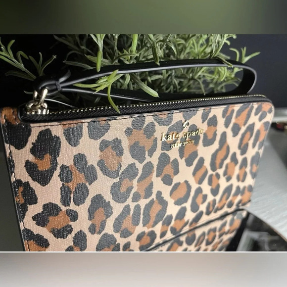 Kate Spade Lucy Medium Zip Wristlet Leopard Print Saffiano Leather NWT